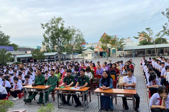 Bộ đội Biên phòng tổ chức 'Tiết học Biên cương' cho học sinh cấp 2