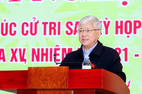 Chủ tịch Uỷ ban Trung ương Mặt trận Tổ quốc Việt Nam Đỗ Văn Chiến tiếp xúc cử tri tại Nghệ An