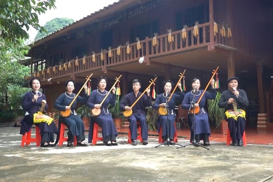 Phát triển du lịch cộng đồng gắn với bảo tồn văn hóa bản địa