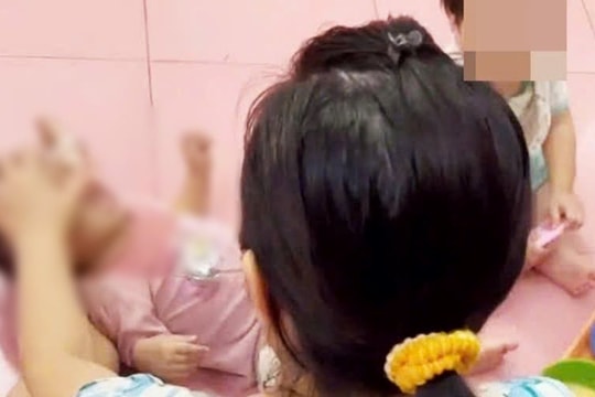 Tạm giữ chủ cơ sở trông trẻ để làm rõ hành vi bạo hành trẻ em