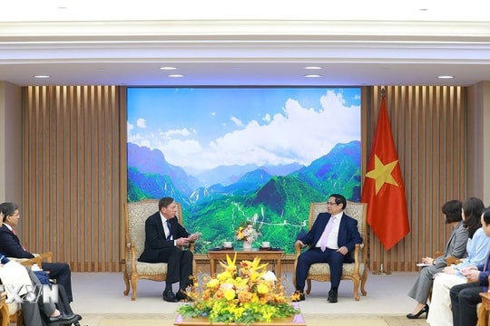 Thủ tướng Phạm Minh Chính tiếp lãnh đạo Quỹ đầu tư Kohlberg Kravis Roberts