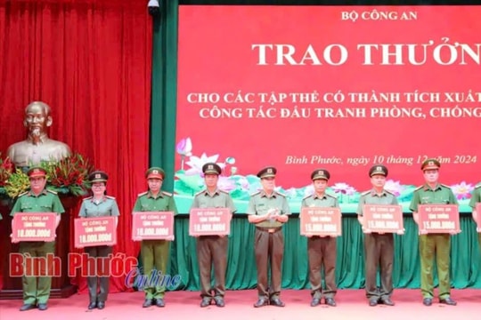 Bình Phước trao thưởng các tập thể có thành tích xuất sắc trong phòng, chống tội phạm