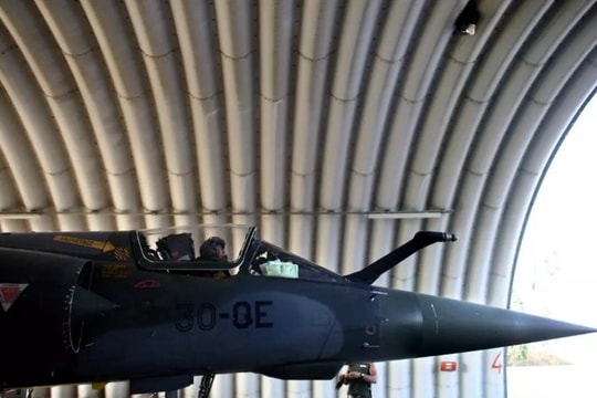 Pháp rút hai máy bay chiến đấu Mirage khỏi Chad