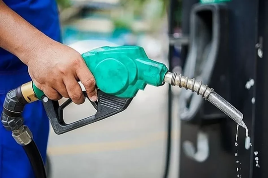 Giá xăng dầu hôm nay (28/2): Tăng trở lại hơn 2%