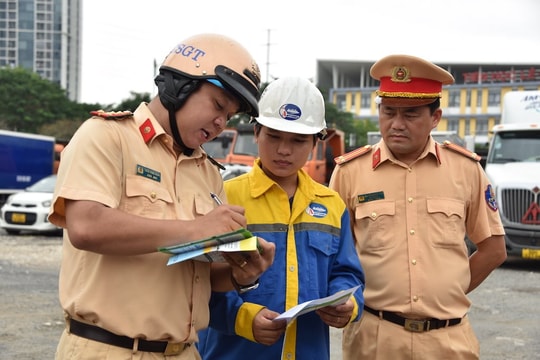 Lắp camera xóa điểm mù, ký cam kết đảm bảo an toàn khi lưu thông