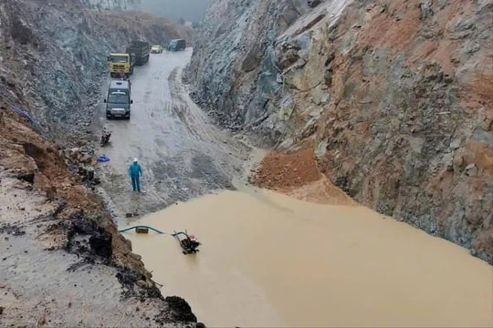 Thông xe ở đèo An Khê sau nhiều giờ bị ách tắc do mưa lớn