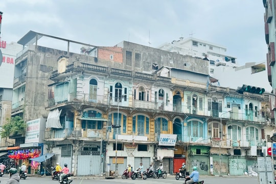 Chủ tịch TP.HCM chỉ đạo phá dỡ khẩn cấp tòa chung cư như “bom nổ chậm”