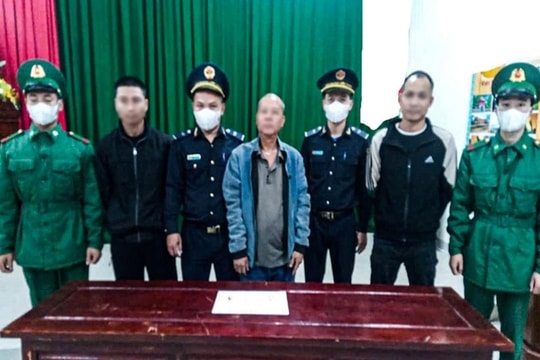 Ba đối tượng vận chuyển trái phép vàng qua biên giới