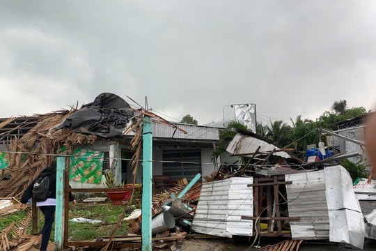 Sóc Trăng: Lốc xoáy làm thiệt hại hơn 60 căn nhà