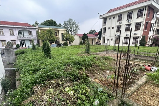 'Bãi rác' công trình ngay trụ sở UBND huyện Nông Cống