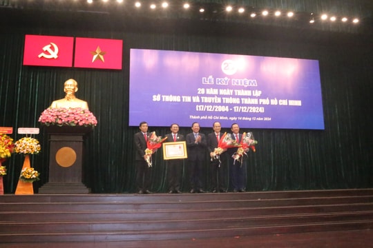 Sở Thông tin và Truyền thông TP.HCM đón nhận Huân chương Lao động hạng Nhì