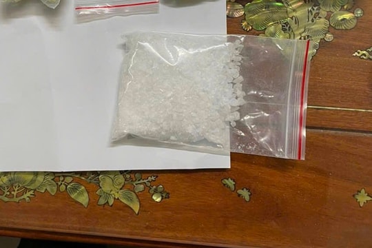 Bắt đối tượng vận chuyển 1kg ma túy đá