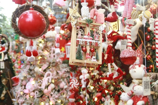 Không khí Giáng sinh ngập tràn phố Hàng Mã