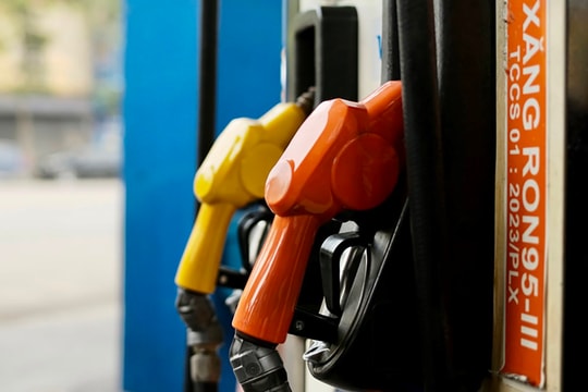 Giá xăng dầu ngày 7/4: Tiếp tục sắc đỏ phiên đầu tuần