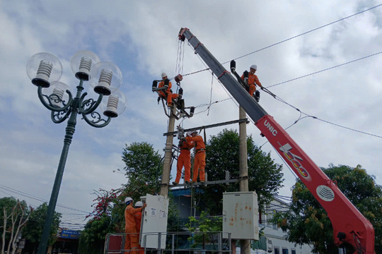 Điện lực Hà Tĩnh chủ động cung ứng điện an toàn dịp lễ, Tết 2025