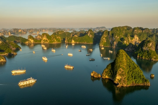 Vịnh Hạ Long: Di sản thế giới và bài toán phát triển bền vững