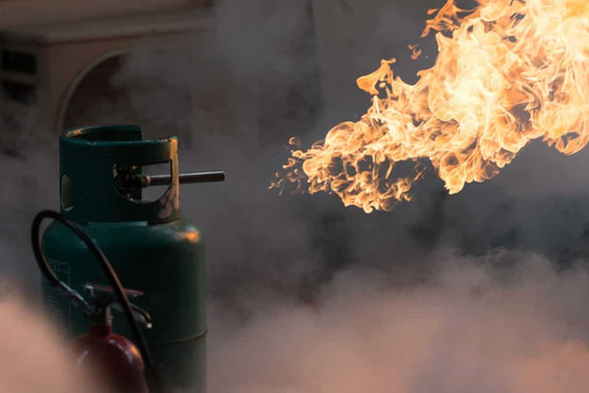 “Nghịch tử” xin tiền bố mẹ bằng... khí gas