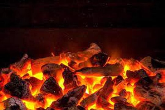 Đốt than sưởi ấm trong phòng kín khiến cả nhà 4 người nhập viện cấp cứu