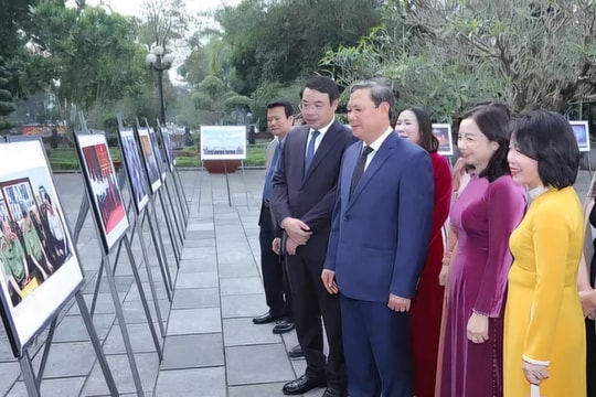 Trưng bày ảnh và giới thiệu sách ảnh “Thành phố Thanh Hóa xưa và nay”