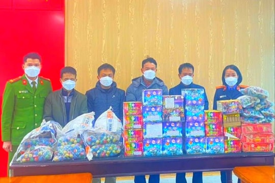 Bắt 4 đối tượng, thu giữ gần 90 kg pháo nổ