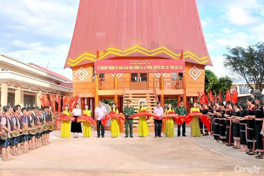 Binh đoàn 15 bàn giao 3 nhà rông văn hóa trị giá gần 10 tỷ đồng