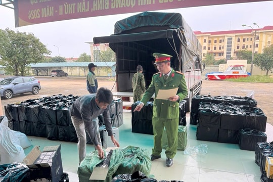 Bắt giữ xe tải vận chuyển gần 1.600 chai rượu ngoại không rõ nguồn gốc