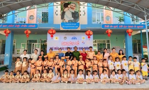 Phổ biến giáo dục pháp luật về trật tự, ATGT tại trường mầm non