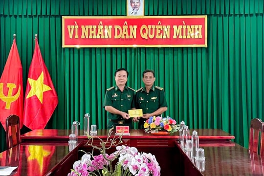BĐBP tỉnh Sóc Trăng thăm, tặng quà nhân kỷ niệm 80 năm Ngày thành lập QĐND Việt Nam