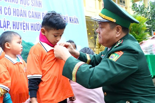 Tặng heo giống và cá giống, phương châm 'Trao cần câu' từ Bộ đội Biên phòng Quảng Trị
