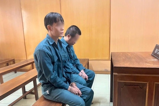 Hai anh em mang súng đi đánh ghen