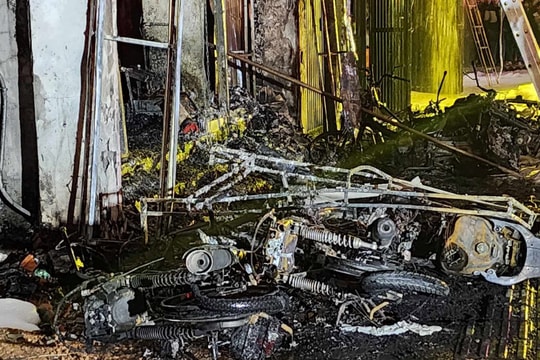 Cận cảnh hiện trường tang thương vụ cháy quán cà phê khiến 11 người tử vong