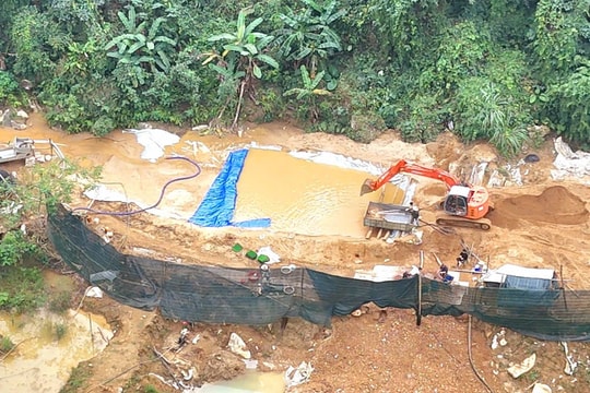 Yên Bái: Khai thác đá đỏ trái phép quy mô lớn tại xã Tân Lĩnh