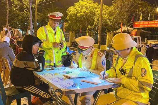 Công an huyện Hải Hà: ‘Tết đến Xuân về đã uống rượu bia thì đừng lái xe’