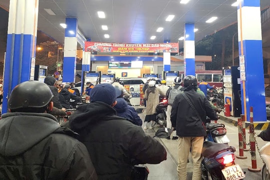 Giá xăng dầu ngày 8/3: Bật tăng phiên cuối tuần