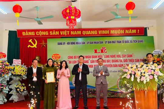Phúc Thọ (Hà Nội): Đón nhận danh hiệu Làng nghề truyền thống hoa, cây cảnh xã Tích Giang