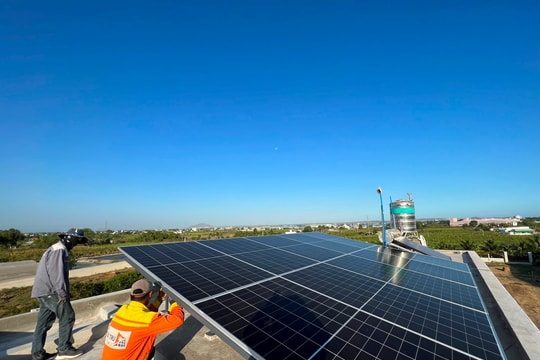 Đề xuất miễn giấy phép cho điện mặt trời mái nhà tự sản, tự tiêu