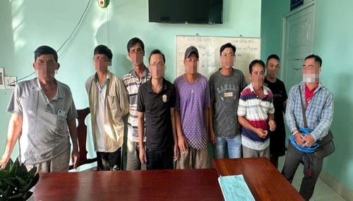 Tạm giữ 9 đối tượng đá gà ăn tiền qua mạng Internet