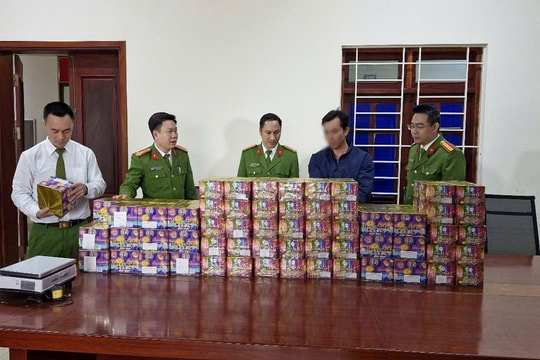 Bắt giữ đối tượng vận chuyển pháo lậu