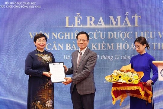 Ra mắt Viện Nghiên cứu Dược liệu Việt và Cân bằng Kiềm hóa Cơ thể