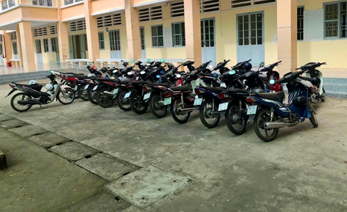 Kiểm tra xe của học sinh tại trường học, phát hiện nhiều vi phạm