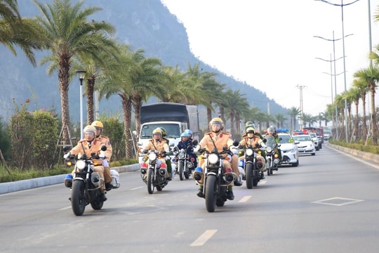 Quyết tâm giảm thiểu, kìm chế các vụ tai nạn giao thông