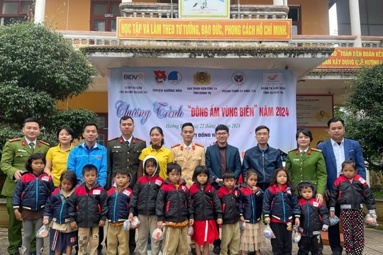 Chương trình 'Đông ấm vùng biên' xua tan cái lạnh nơi biên giới