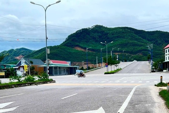 Dân 'phàn nàn' vì ngã tư liên tục có tai nạn, Chủ tịch tỉnh Bình Định quyết định lắp đèn tín hiệu để xử lý