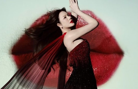 Lý Nhã Kỳ kiêu sa, lộng lẫy trong đêm Giáng sinh