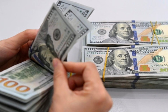 Tỷ giá USD ngày 24/12: Chợ đen tăng vọt, thế giới cán mốc 108