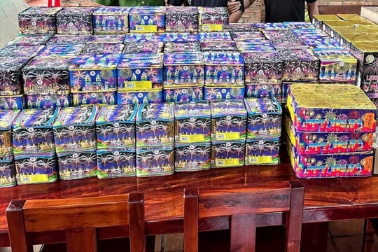 Hai đối tượng buôn bán hơn 1 tấn pháo nổ