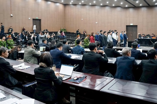 Vụ án “chuyến bay giải cứu” giai đoạn 2: Nhiều bị cáo bật khóc khi tự bào chữa