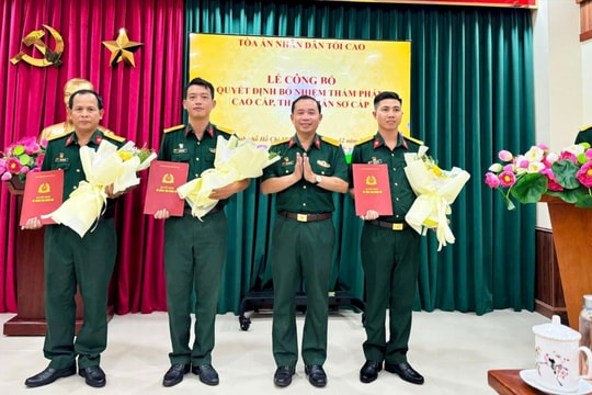 Tòa án quân sự Quân khu 7 trao quyết định bổ nhiệm Thẩm phán