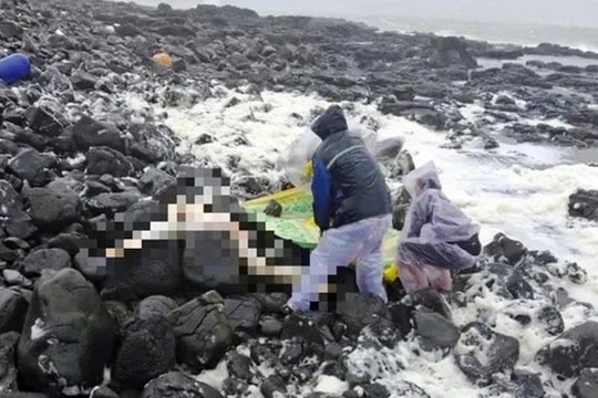 Phát hiện thi thể nam thanh niên trôi dạt vào bờ biển