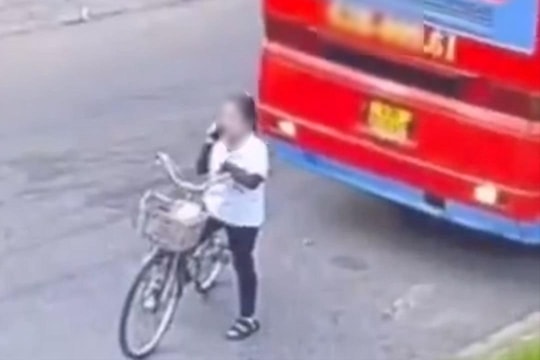 Tiền Giang: Xe đưa đón công nhân gây tai nạn làm nữ công nhân tử vong